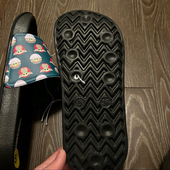 Baby Yoda Slides - Picture 3 of 9